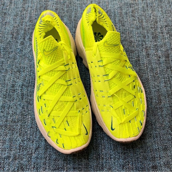 Nike Space Hippie 04 Sneakers in Light Lemon Twist - Picture 2 of 10